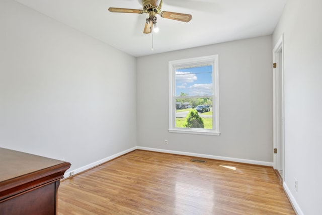 170 Wessington Pl, Hendersonville, TN 37075 - unfurnished room with light wood-type flooring, baseboards, a ceiling fan, and visible vents