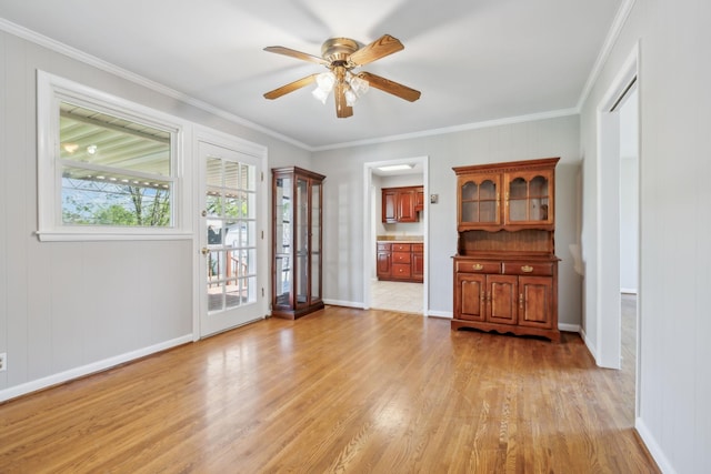 170 Wessington Pl, Hendersonville, TN 37075 - unfurnished living room featuring light wood-style flooring, baseboards, a ceiling fan, and crown molding