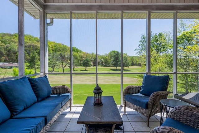 1319 N Plantation Dr, Cookeville, TN 38506 - sunroom featuring an outdoor living space and golf course view