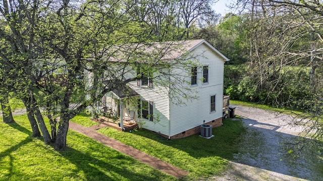 524 Woods Dr, Columbia, TN 38401 - view of side of property featuring cooling unit, a yard, driveway, and crawl space