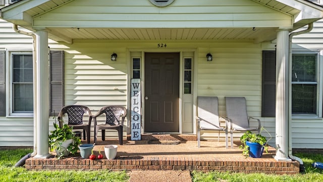 524 Woods Dr, Columbia, TN 38401 - entrance to property featuring covered porch