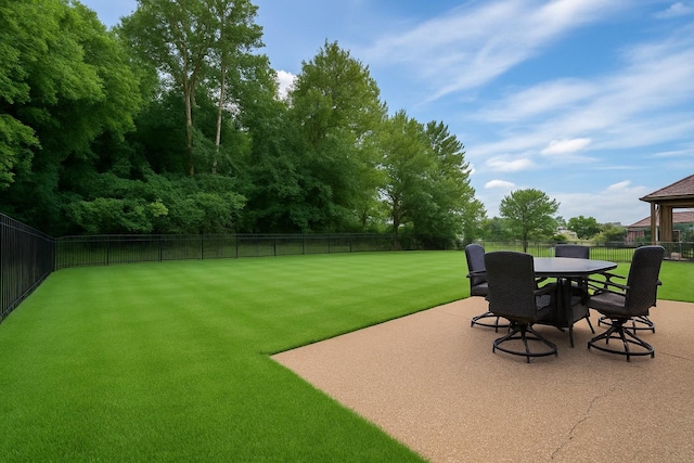 2521 Pebblecreek Ln, Murfreesboro, TN 37130 - view of yard featuring a patio and outdoor dining area