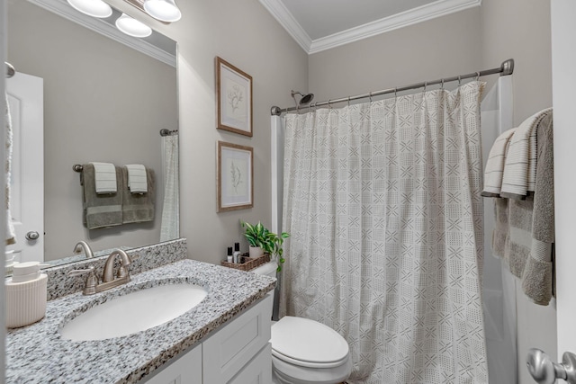 1026 Claymill Dr, Spring Hill, TN 37174 - full bathroom featuring toilet, crown molding, vanity, and curtained shower