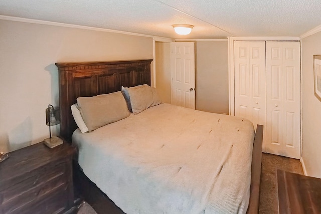 1005 Chris Dr, Portland, TN 37148 - bedroom with a textured ceiling, a closet, and crown molding