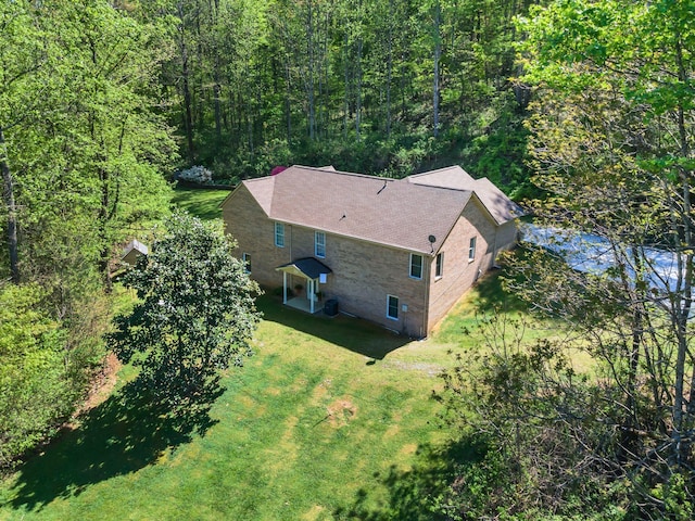 bird's eye view with a wooded view