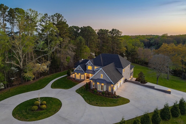 bird's eye view featuring a wooded view