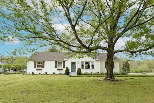 ranch-style home featuring a front yard
