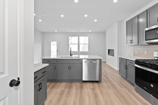 264 Subban Ct, Lebanon, TN 37087 - kitchen with tasteful backsplash, a sink, gray cabinets, stainless steel appliances, and light countertops