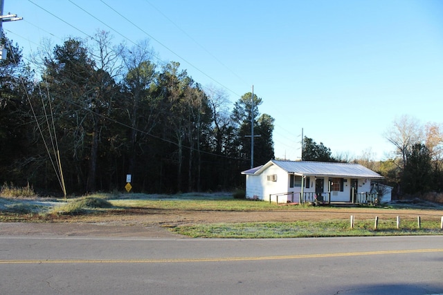 2537 Harrison Pike, Cleveland, TN 37311 - view of front of home with metal roof, covered porch, and a fenced front yard
