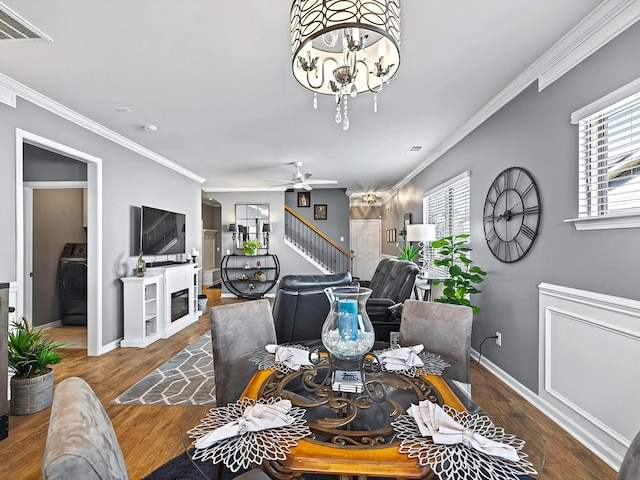 dining space featuring visible vents, baseboards, ornamental molding, and washer / clothes dryer