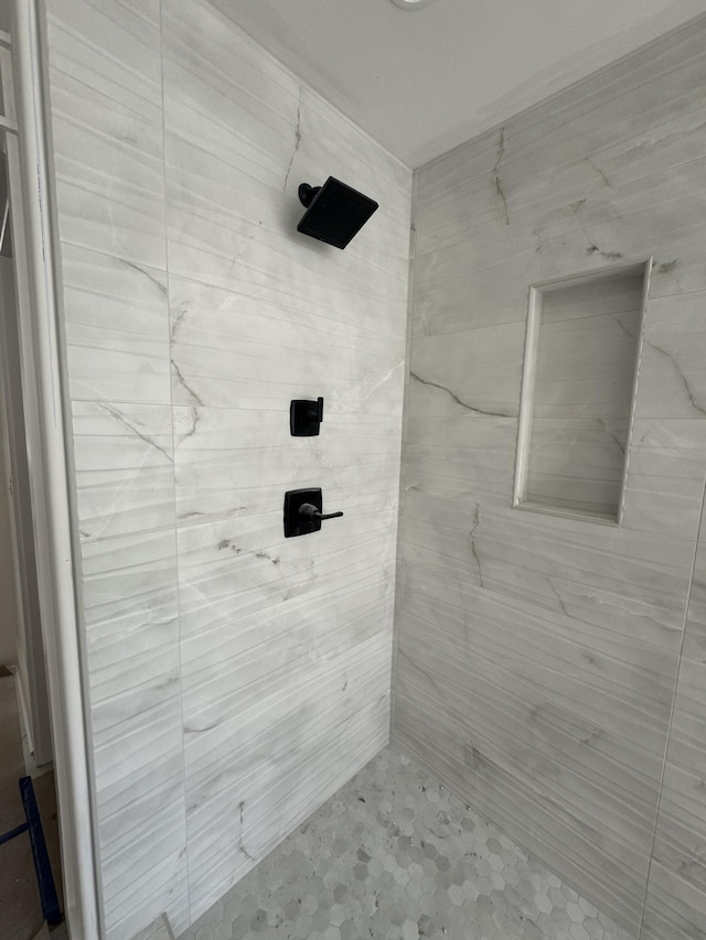 446 Roberts St, Murfreesboro, TN 37130 - bathroom with a tile shower