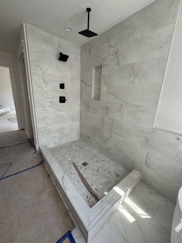 446 Roberts St, Murfreesboro, TN 37130 - full bathroom featuring tiled shower