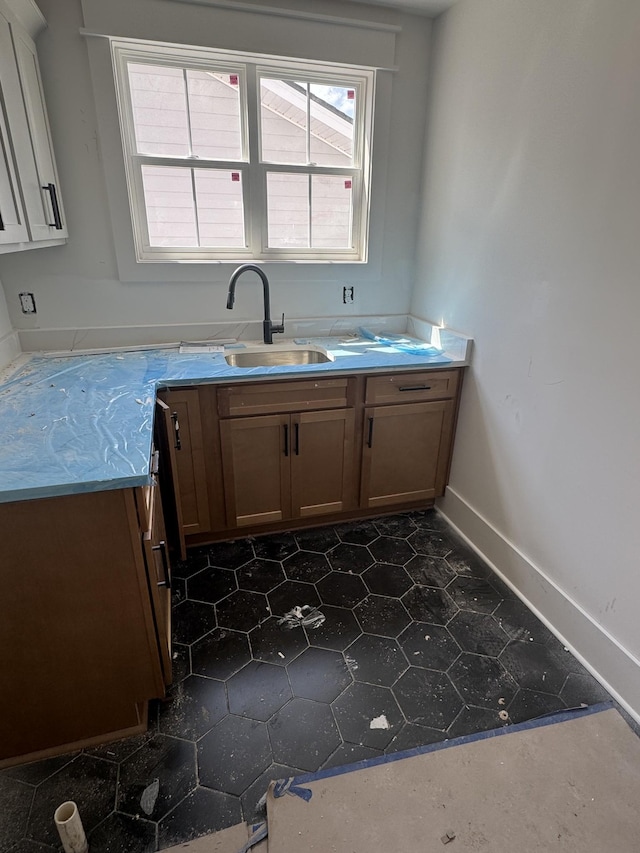 446 Roberts St, Murfreesboro, TN 37130 - kitchen with baseboards and a sink