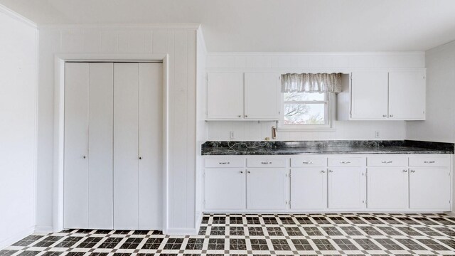 1001 Clearview Dr, Mount Juliet, TN 37122 - kitchen featuring white cabinets, dark countertops, and crown molding