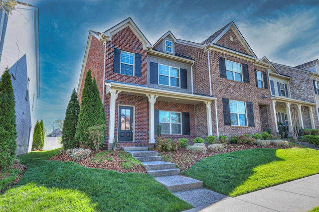 956 Innsbrooke Ave, Hendersonville, TN 37075 - view of front facade featuring brick siding and a front lawn