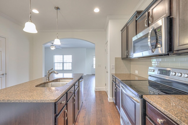 956 Innsbrooke Ave, Hendersonville, TN 37075 - kitchen featuring stainless steel appliances, a sink, arched walkways, crown molding, and dark brown cabinetry