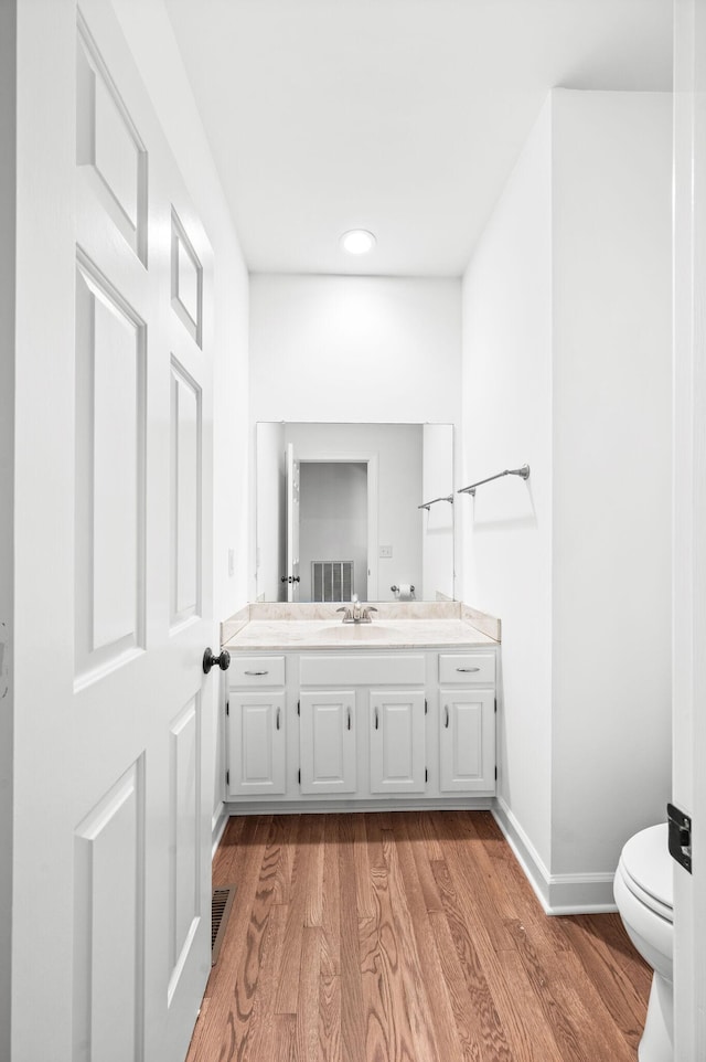 1008 Green Hill Cv, Brentwood, TN 37027 - bathroom with toilet, baseboards, recessed lighting, wood finished floors, and vanity