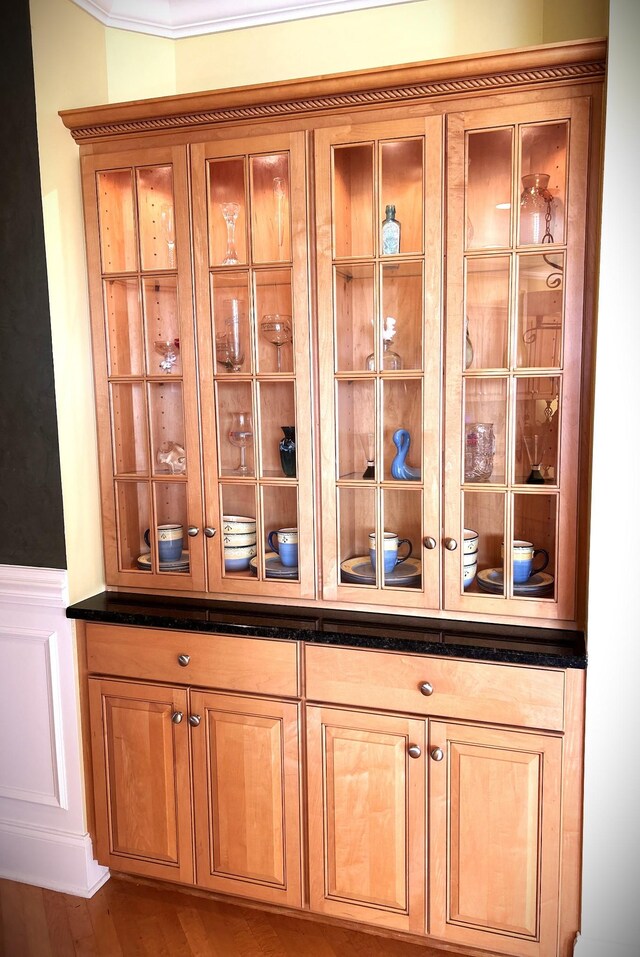 247 Woods Ferry Cir, Gallatin, TN 37066 - bar area featuring wood finished floors