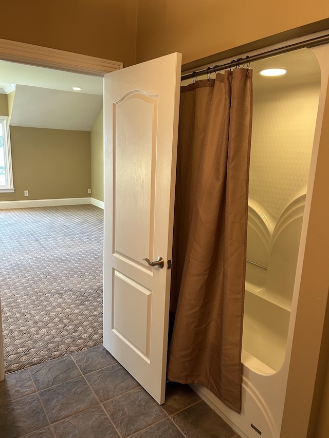 247 Woods Ferry Cir, Gallatin, TN 37066 - full bathroom featuring baseboards and shower / bathtub combination with curtain