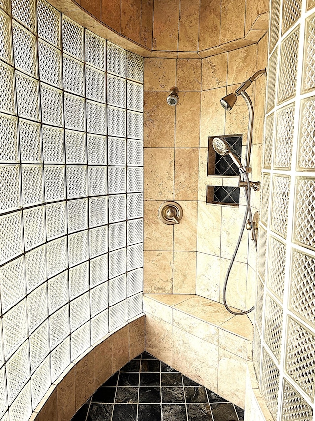 247 Woods Ferry Cir, Gallatin, TN 37066 - bathroom featuring a tile shower