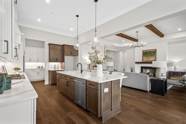 kitchen featuring stainless steel dishwasher, dark wood-style floors, a sink, a chandelier, and an island with sink