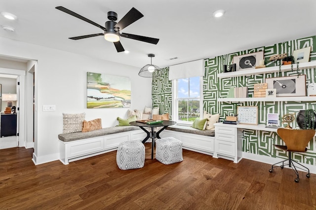 living area with ceiling fan, dark wood-style floors, and recessed lighting