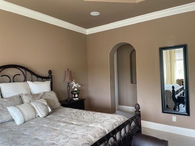 889 Plantation Blvd, Gallatin, TN 37066 - carpeted bedroom featuring arched walkways, crown molding, and baseboards