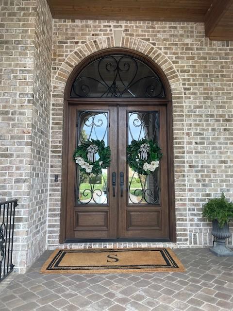 889 Plantation Blvd, Gallatin, TN 37066 - property entrance featuring brick siding and french doors