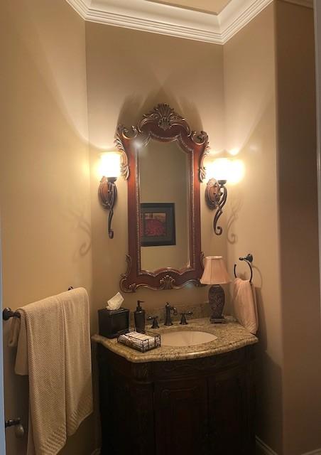 889 Plantation Blvd, Gallatin, TN 37066 - bathroom with vanity and crown molding