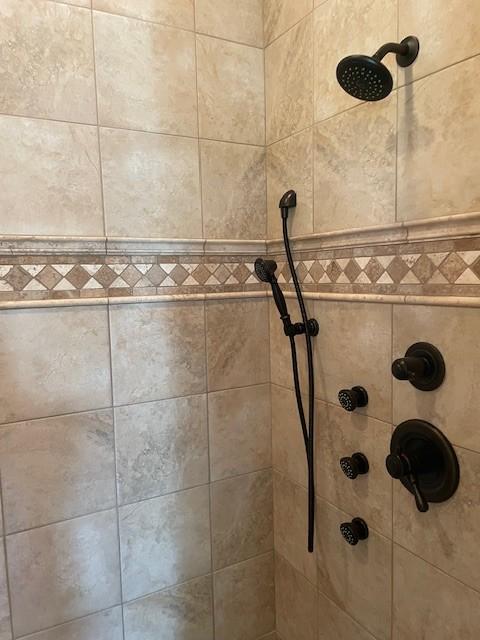 889 Plantation Blvd, Gallatin, TN 37066 - details with tiled shower
