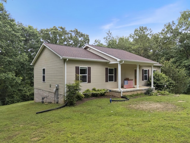6336 Hickory Dr, Centerville, TN 37033 - ranch-style house with a front yard, covered porch, and a shingled roof