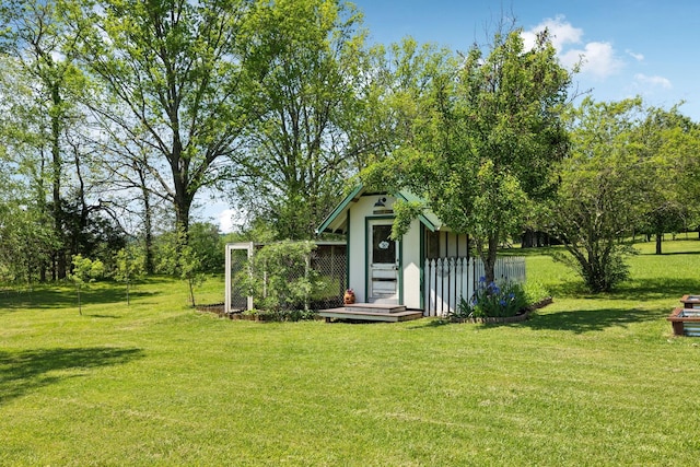 view of outdoor structure featuring an outbuilding