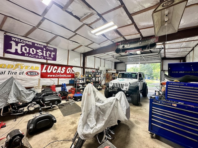 946 Monument Rd, Summertown, TN 38483 - view of garage