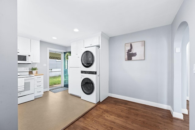 120 39th Ave N, Nashville, TN 37209 - clothes washing area with arched walkways, dark wood finished floors, baseboards, stacked washer and clothes dryer, and laundry area