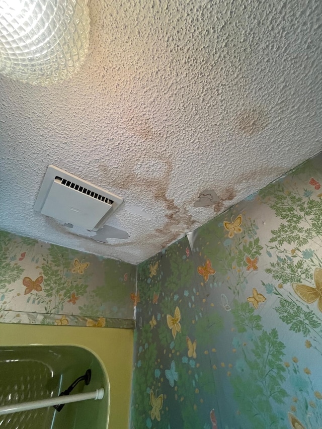 interior details featuring a textured ceiling and visible vents