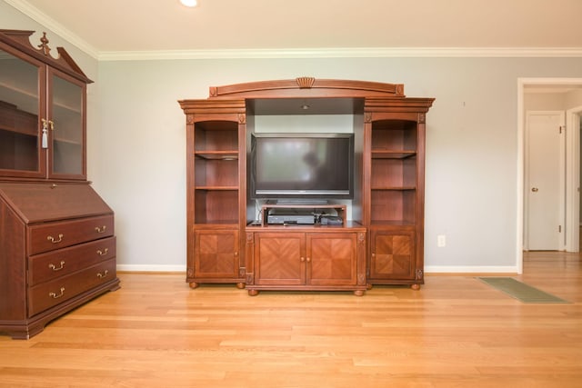 107 Hillis St, Mcminnville, TN 37110 - unfurnished living room with light wood-type flooring, baseboards, and ornamental molding