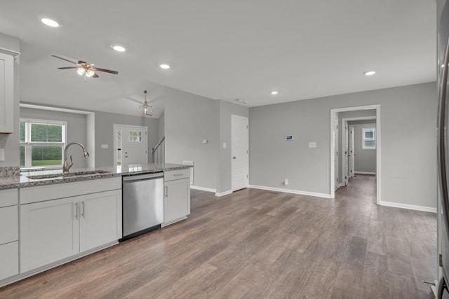 kitchen with white cabinets, a sink, a ceiling fan, wood finished floors, and dishwasher