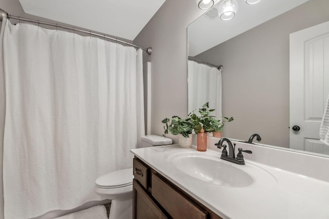 full bathroom with toilet, vanity, curtained shower, and visible vents