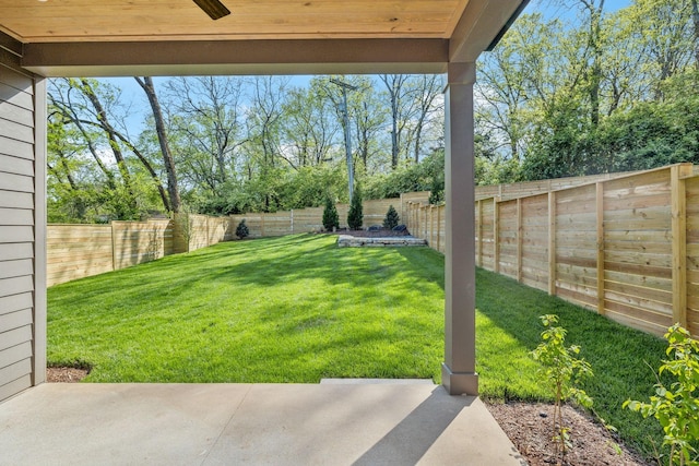 view of yard featuring a patio area, a fenced backyard, and ceiling fan