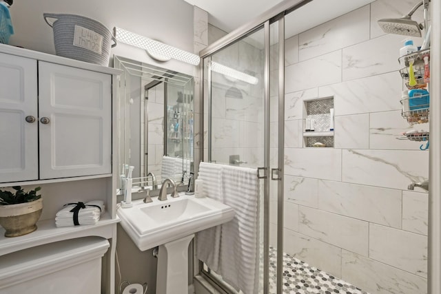 843 Percy Warner Blvd, Nashville, TN 37205 - full bath featuring toilet and a shower stall