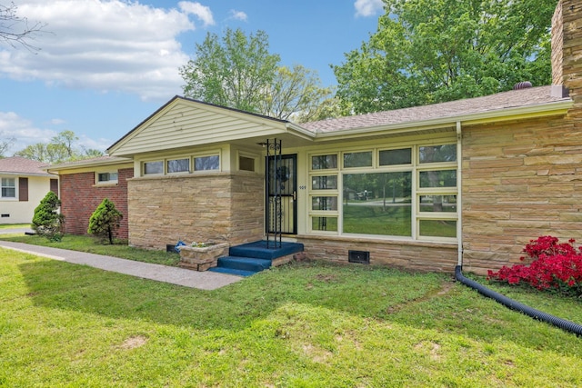 909 Hillsboro Rd, Franklin, TN 37064 - ranch-style house with stone siding and a front lawn