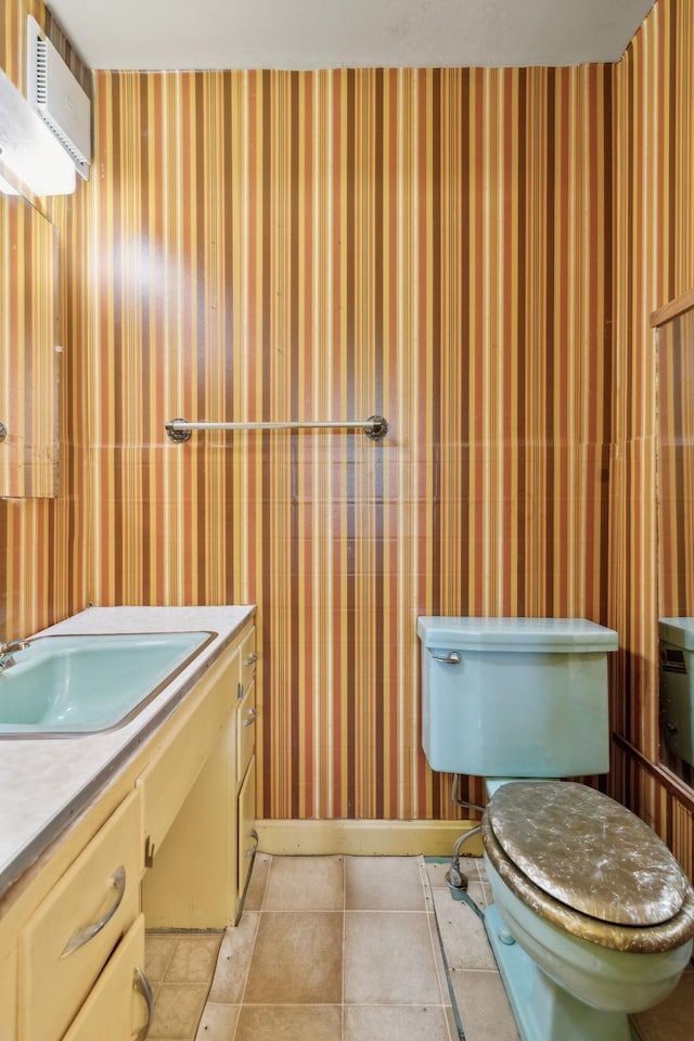909 Hillsboro Rd, Franklin, TN 37064 - half bath with wallpapered walls, toilet, vanity, baseboards, and a wall mounted AC