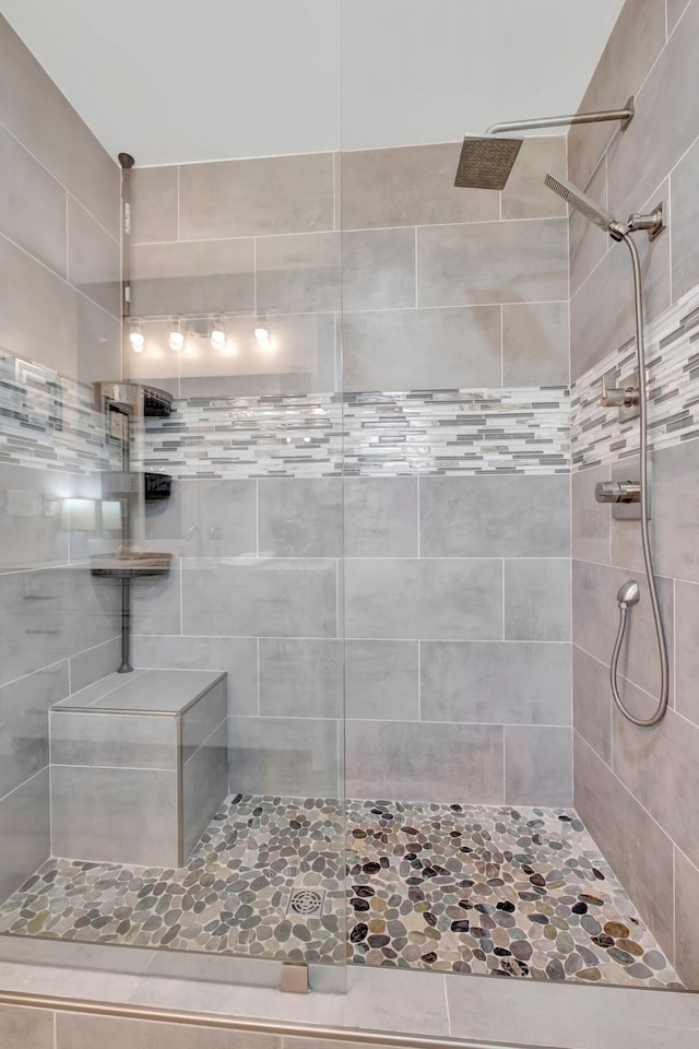 1803 W Lori Lee Dr, Gallatin, TN 37066 - full bath featuring a tile shower