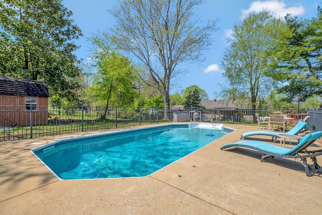 1803 W Lori Lee Dr, Gallatin, TN 37066 - view of swimming pool featuring a storage shed, a patio area, a fenced in pool, and fence