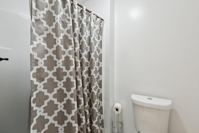 4726 Hickory Ln, Murfreesboro, TN 37129 - bathroom featuring toilet and a shower with shower curtain