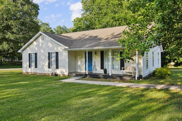4726 Hickory Ln, Murfreesboro, TN 37129 - view of front facade featuring a porch, a front yard, and a shingled roof