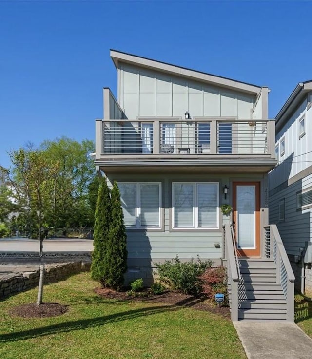 2123A 14th Ave N, Nashville, TN 37208 - contemporary house featuring a front lawn and a balcony