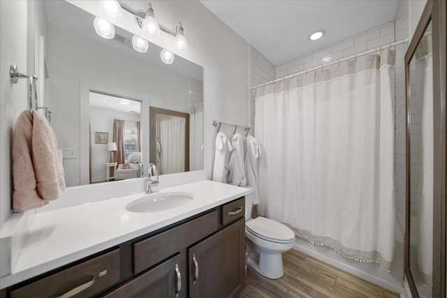 2123A 14th Ave N, Nashville, TN 37208 - full bath with shower / bath combination with curtain, toilet, vanity, and wood finished floors