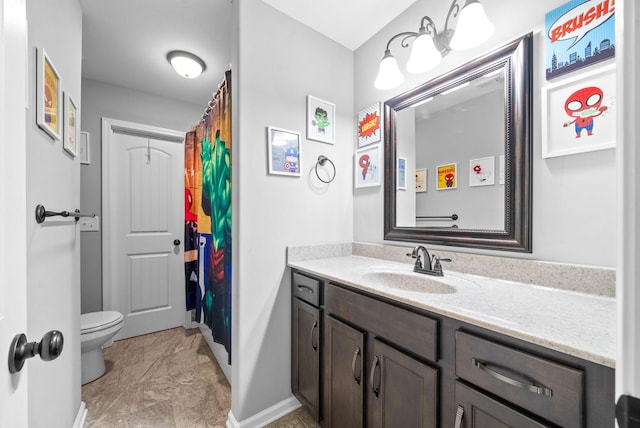 1438 Millet Dr, Clarksville, TN 37040 - full bathroom featuring vanity, toilet, baseboards, and curtained shower