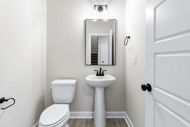 998 Alton Dr, Clarksville, TN 37043 - bathroom featuring wood finished floors, toilet, and baseboards